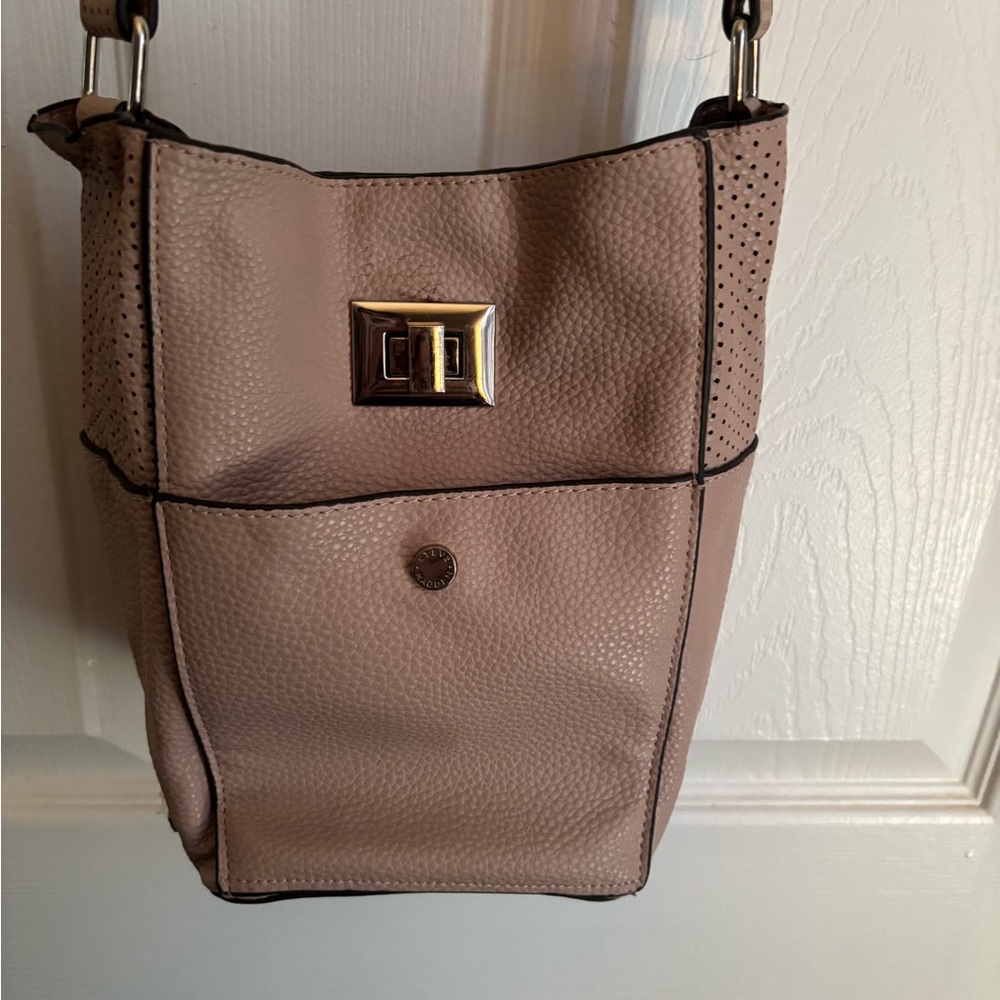 Soft Pink Leather Shoulder Bag with Gold Clasp